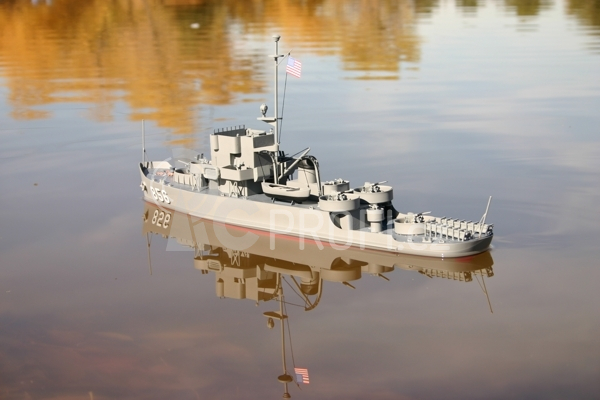 RC loď USS Whitehall A