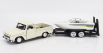 Motor-max Chevrolet C-10 Fleetside Pick-up With Trailer + Boat 1966 1:24 Krémově Bílá