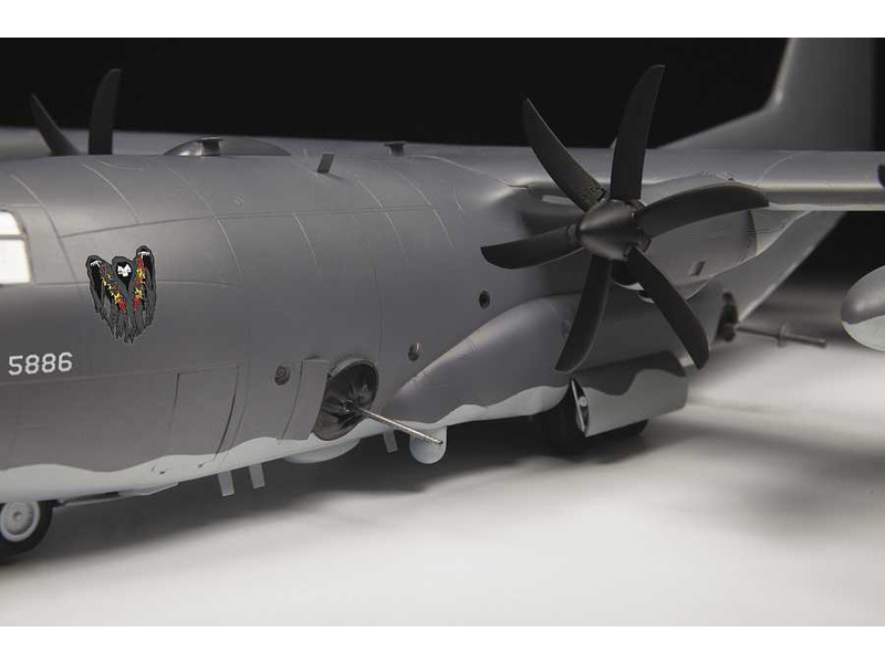 Zvezda Lockheed AC-130J Gunship Ghostrider (1:72)