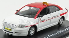 Edicola Toyota Avensis Taxi Eindhoven 2003 1:43 Bílá Červená