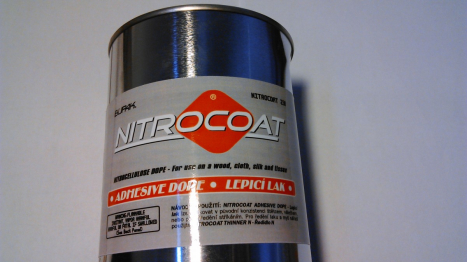 LAK lepící NITROCOAT 1000ml plechovka