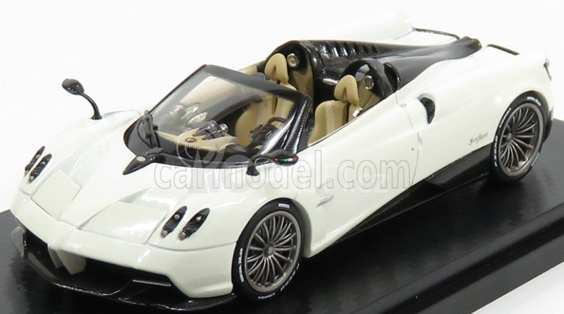 Almost-real Pagani Huayra Roadster 2017 1:43 Bílá