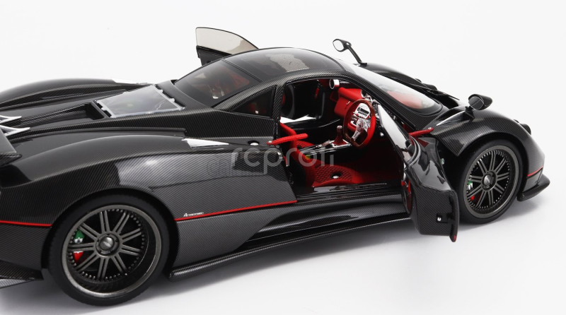 Almost-real Pagani Zonda F 2005 1:18 Černý Lesklý Karbon