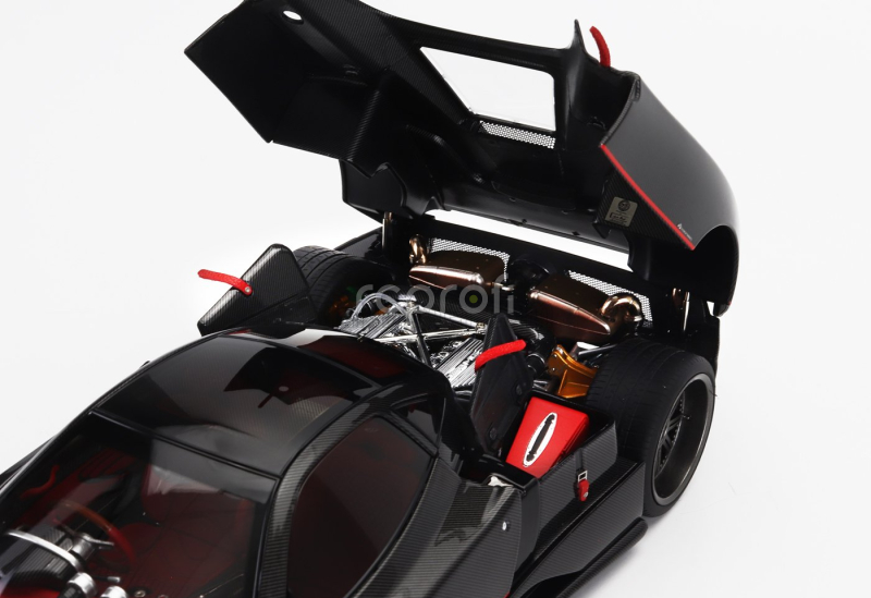 Almost-real Pagani Zonda F 2005 1:18 Černý Lesklý Karbon