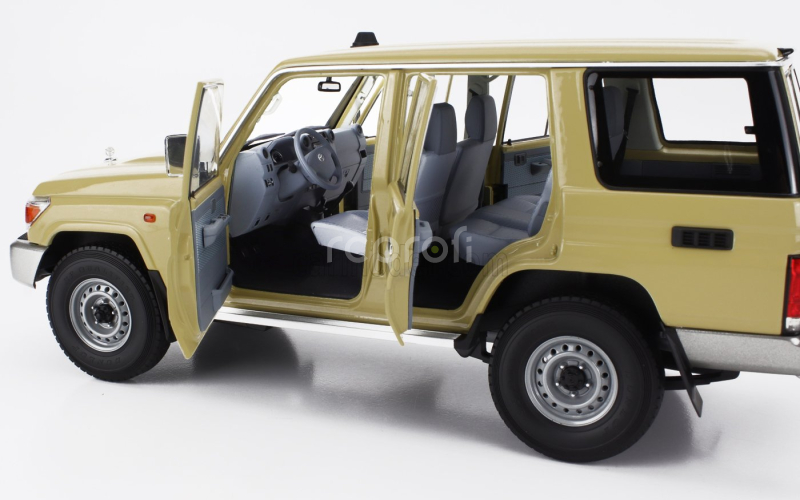 Almost-real Toyota Land Cruiser 76 2017 1:18 Cream