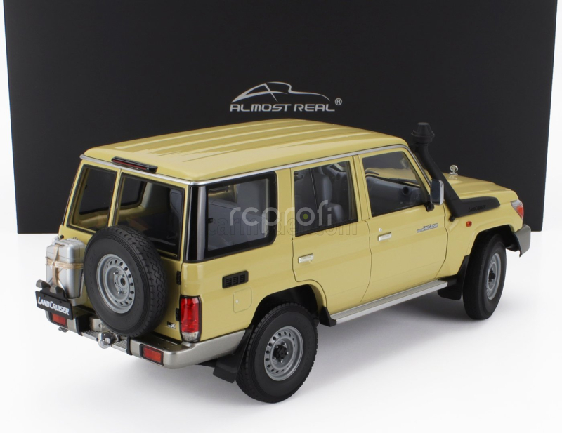 Almost-real Toyota Land Cruiser 76 2017 1:18 Cream