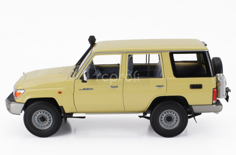 Almost-real Toyota Land Cruiser 76 2017 1:18 Cream