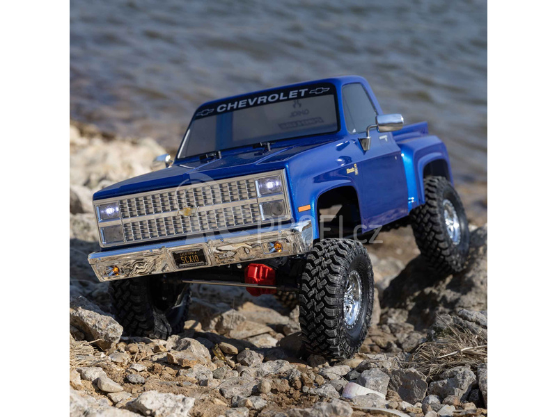 RC auto Axial SCX10 III Base Camp 1:10 4WD Chevy K10 1982 RTR, modrá