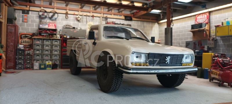 Čirá karoserie PEUGEOT 504 včetně příslušenství, licencovaná