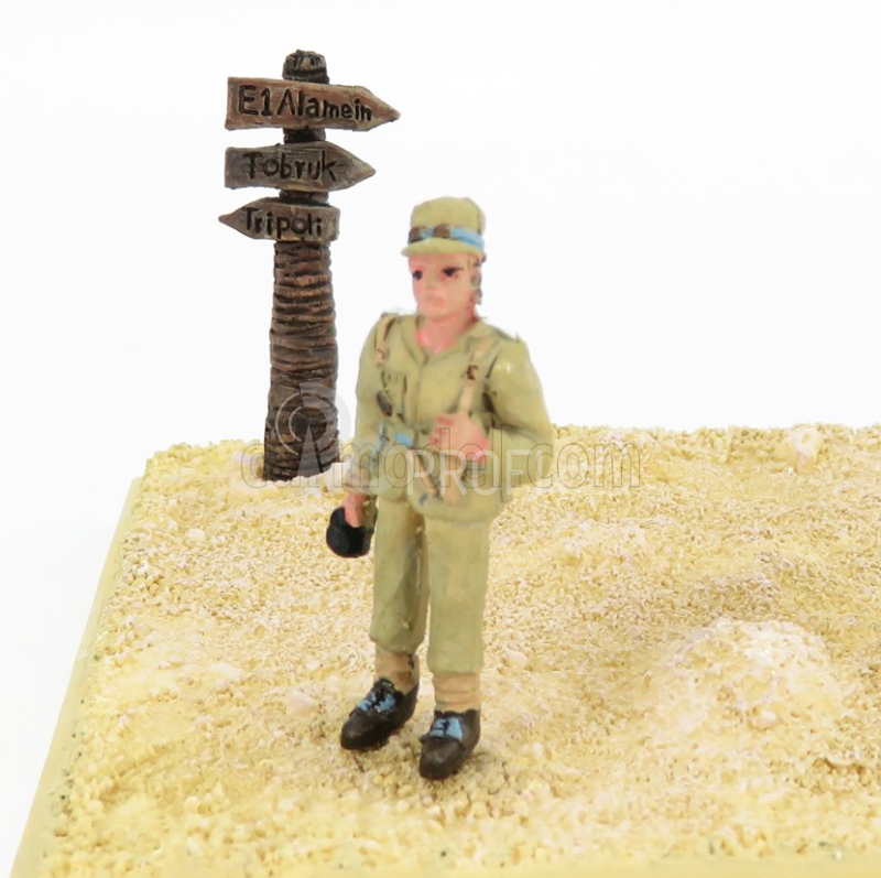 Edicola Diorama Soldato Nel Deserto - Desert Man 1:43 Beige