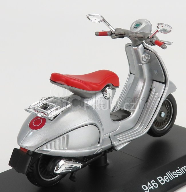 Edicola Piaggio Vespa 946 Bellissima 2014 1:18 Silver