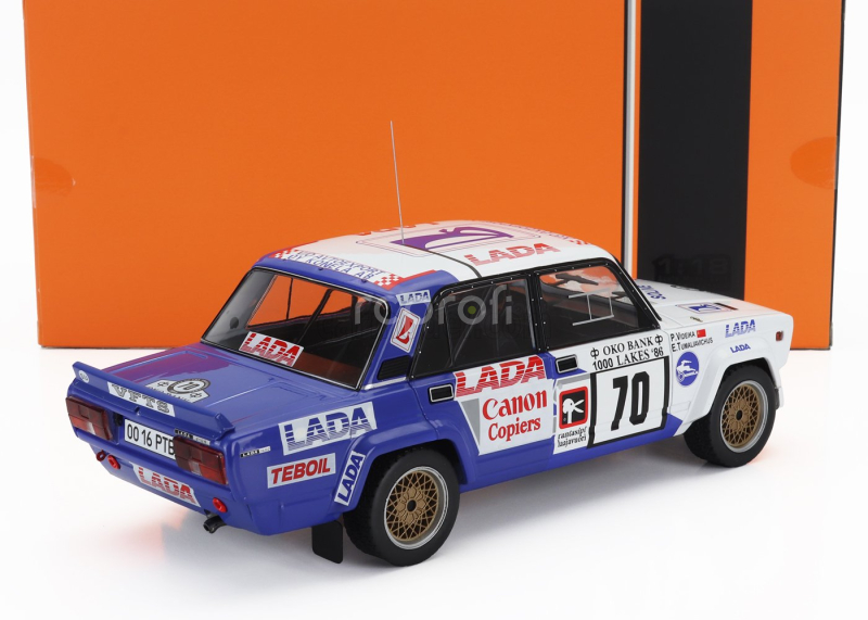 Ixo-models Lada fiat 2105 Vfts N 70 Rally 1000 Lakes 1986 Eugenijus Tumalevicious - Pranas Videika 1:18 Bílá Modrá