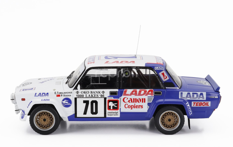 Ixo-models Lada fiat 2105 Vfts N 70 Rally 1000 Lakes 1986 Eugenijus Tumalevicious - Pranas Videika 1:18 Bílá Modrá