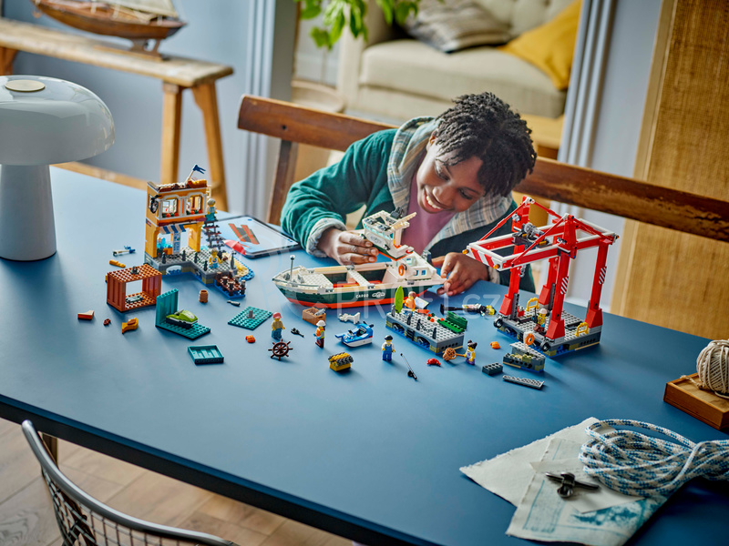 LEGO City - Přístav s nákladní lodí