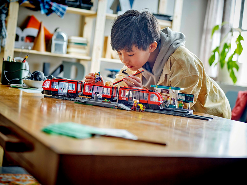 LEGO City - Tramvaj a zastávka v centru města