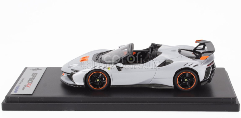 Looksmart Ferrari Sf90 Xx Stradale Spider 2024 1:43 Bianco Artico - Bílá Met Oranžová Černá