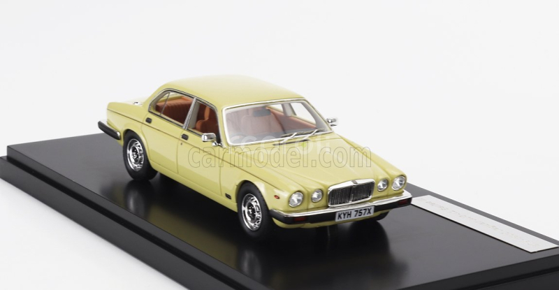 Matrix scale models Jaguar Xj6 Siii 4.2 1979 1:43 Portland Beige