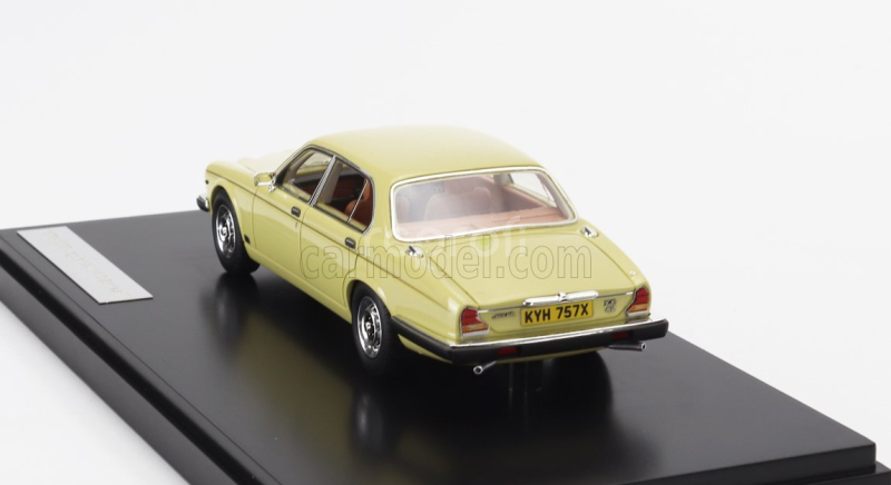 Matrix scale models Jaguar Xj6 Siii 4.2 1979 1:43 Portland Beige