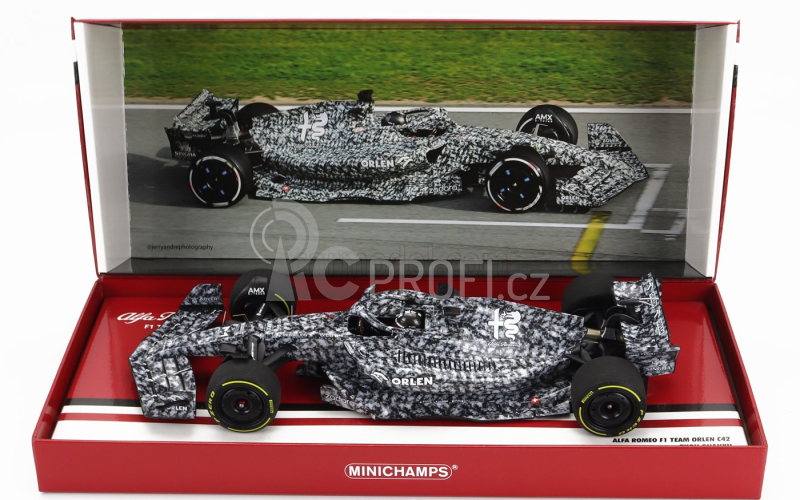 Minichamps Alfa romeo F1  C42 Team Orlen Racing N 24 Test Barcelona 2022 Guanyu Zhou 1:18 Camouflage