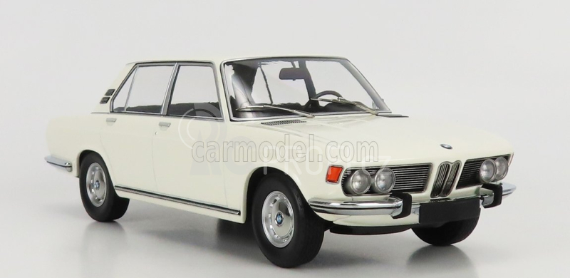 Minichamps BMW 2500 Berline (e3) 1968 1:18 Bílá