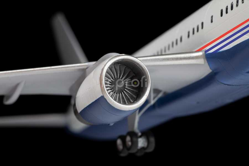 Model Kit letadlo 7041 - Boeing 757-300 (1:144)