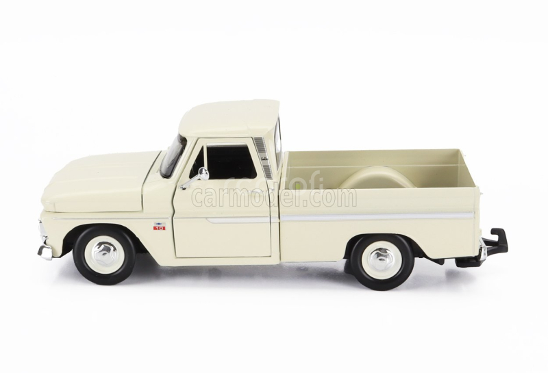 Motor-max Chevrolet C-10 Fleetside Pick-up With Trailer + Boat 1966 1:24 Krémově Bílá