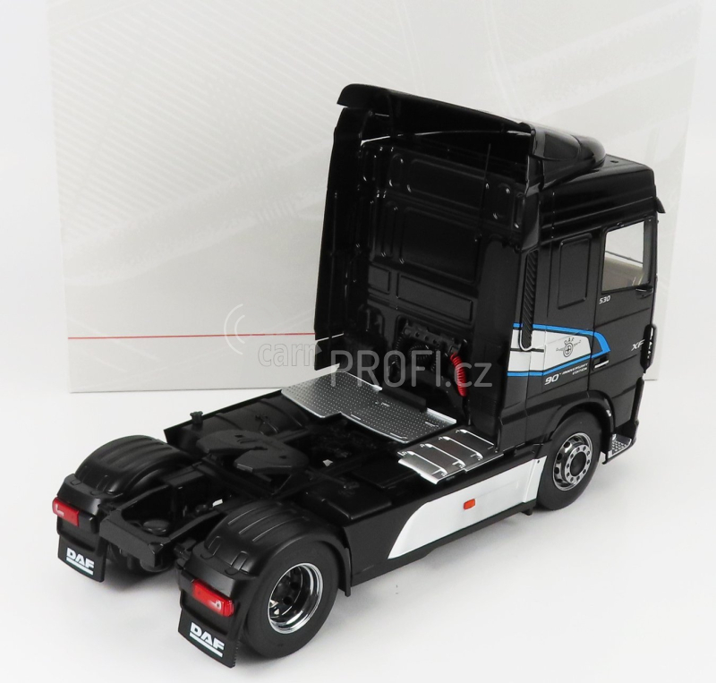 Premium classixxs DAF Xf Space Cab Tractor Truck 2-assi 2018 1:18 Černá Bílá