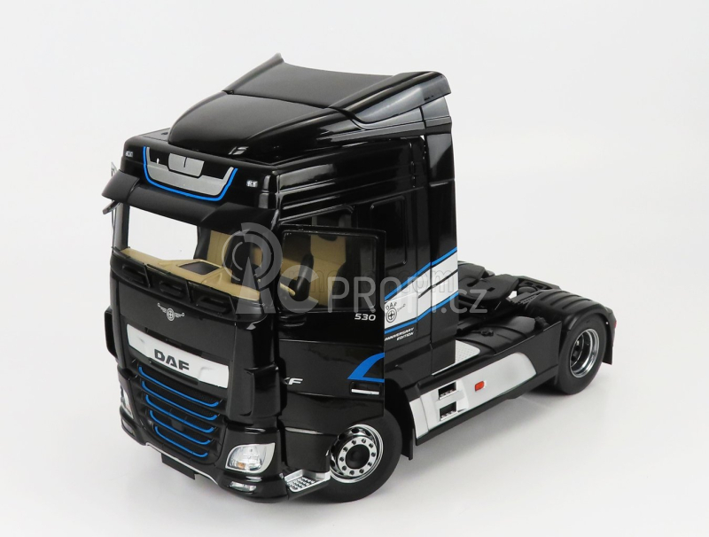 Premium classixxs DAF Xf Space Cab Tractor Truck 2-assi 2018 1:18 Černá Bílá