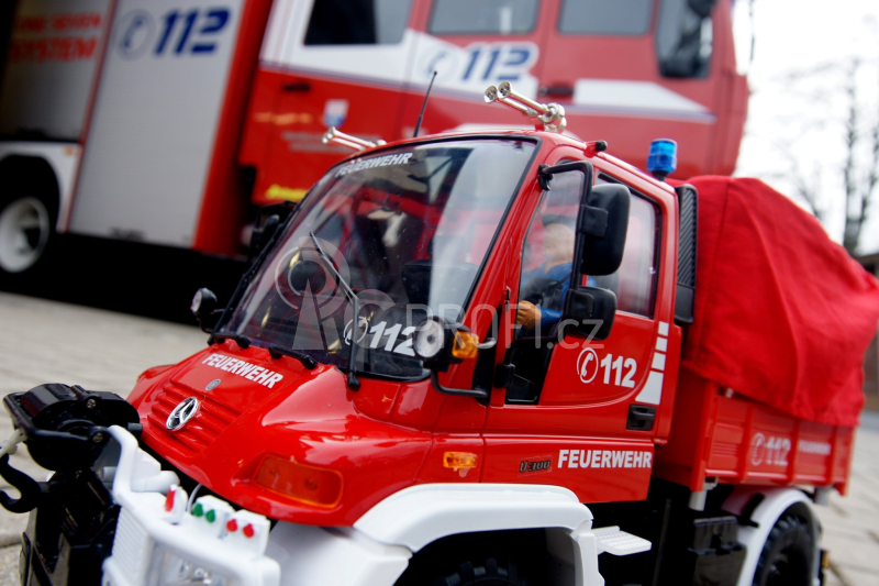 RC Unimog hasiči, červená