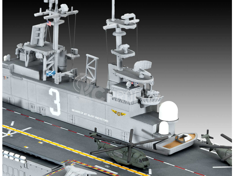 Revell USS WASP CLASS Assault Carrier (1:700)