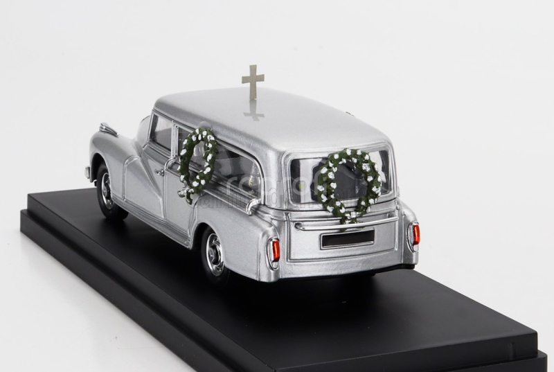 Rio-models Mercedes benz 300d Hearse - Carro Funebre - Funeral Car 1960 1:43 Silver