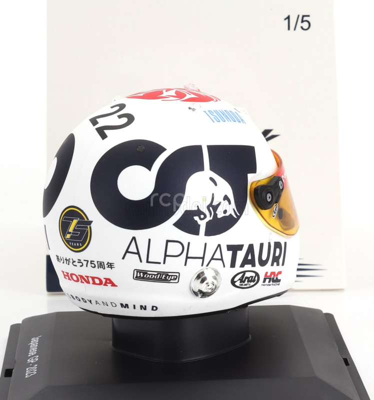 Spark-model Arai helmet F1  Casco Helmet At04 Team Alpha Tauri N 22 Japan Gp 2023 Yuki Tsunoda 1:5 Bílá