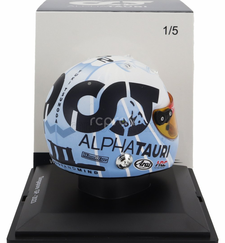 Spark-model Arai helmet F1  Casco Helmet At04 Team Alpha Tauri N 22 Singapore Gp 2023 Yuki Tsunoda 1:5 Bílá Světle Modrá