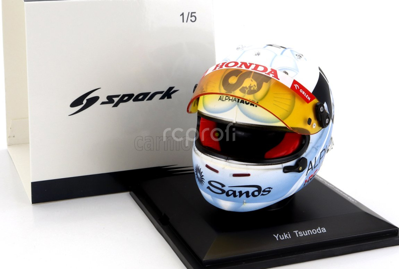 Spark-model Arai helmet F1  Casco Helmet At04 Team Alpha Tauri N 22 Singapore Gp 2023 Yuki Tsunoda 1:5 Bílá Světle Modrá