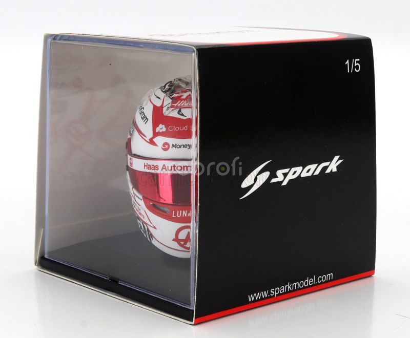 Spark-model Bell helmet F1  Casco Helmet Haas Vf-23 Team Moneygram Haas N 20 Singapore Gp 2023 Kevin Magnussen 1:5 Bílá Červená