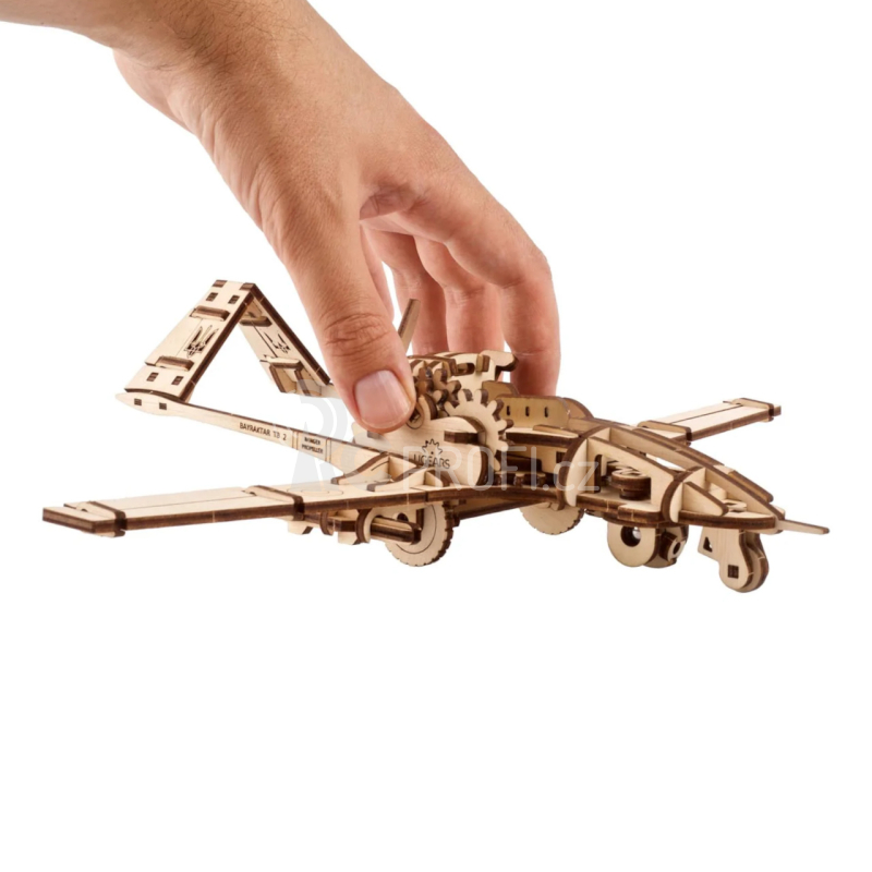 Ugears 3D dřevěné mechanické puzzle Bojový dron Bayraktar TB2