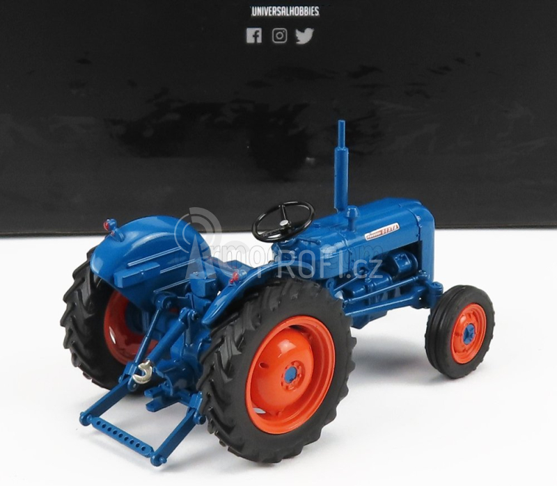 Universal hobbies Fordson Dexta Tractor 1960 1:32 Modrá Oranžová