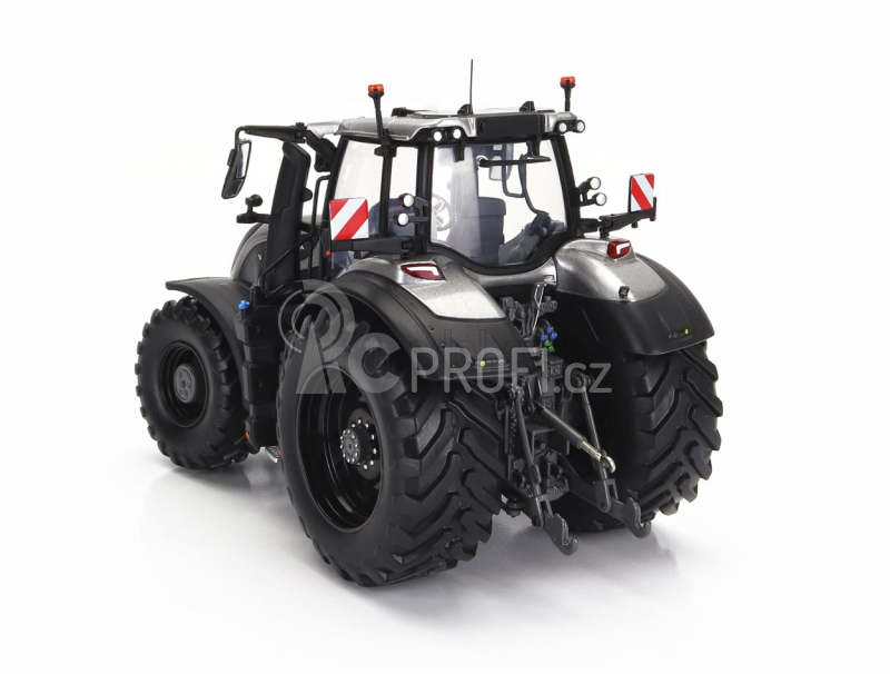 Universal hobbies Valtra S416 Tractor Unlimited Edition 2022 1:32 Stříbrná Černá