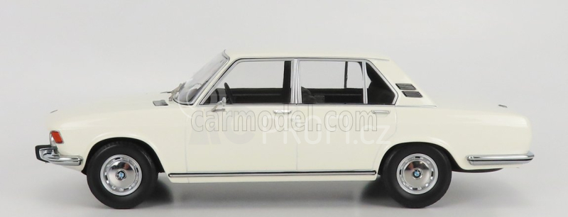 Minichamps BMW 2500 Berline (e3) 1968 1:18 Bílá