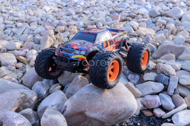 RC auto RMT Dominator Monster, oranžová + náhradní baterie