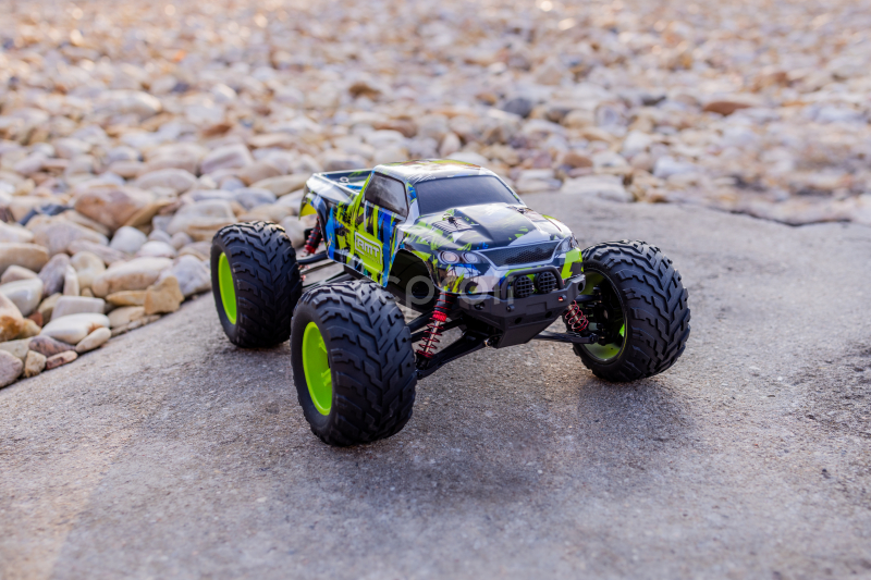 RC auto RMT Dominator Monster, zelená + náhradní baterie