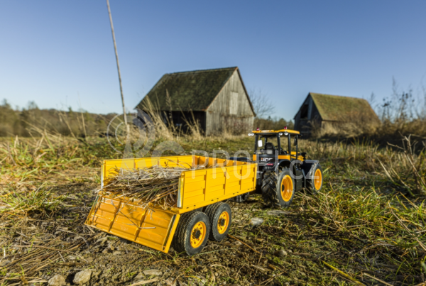 RC traktor JCB Fastrac 4200 s valníkem